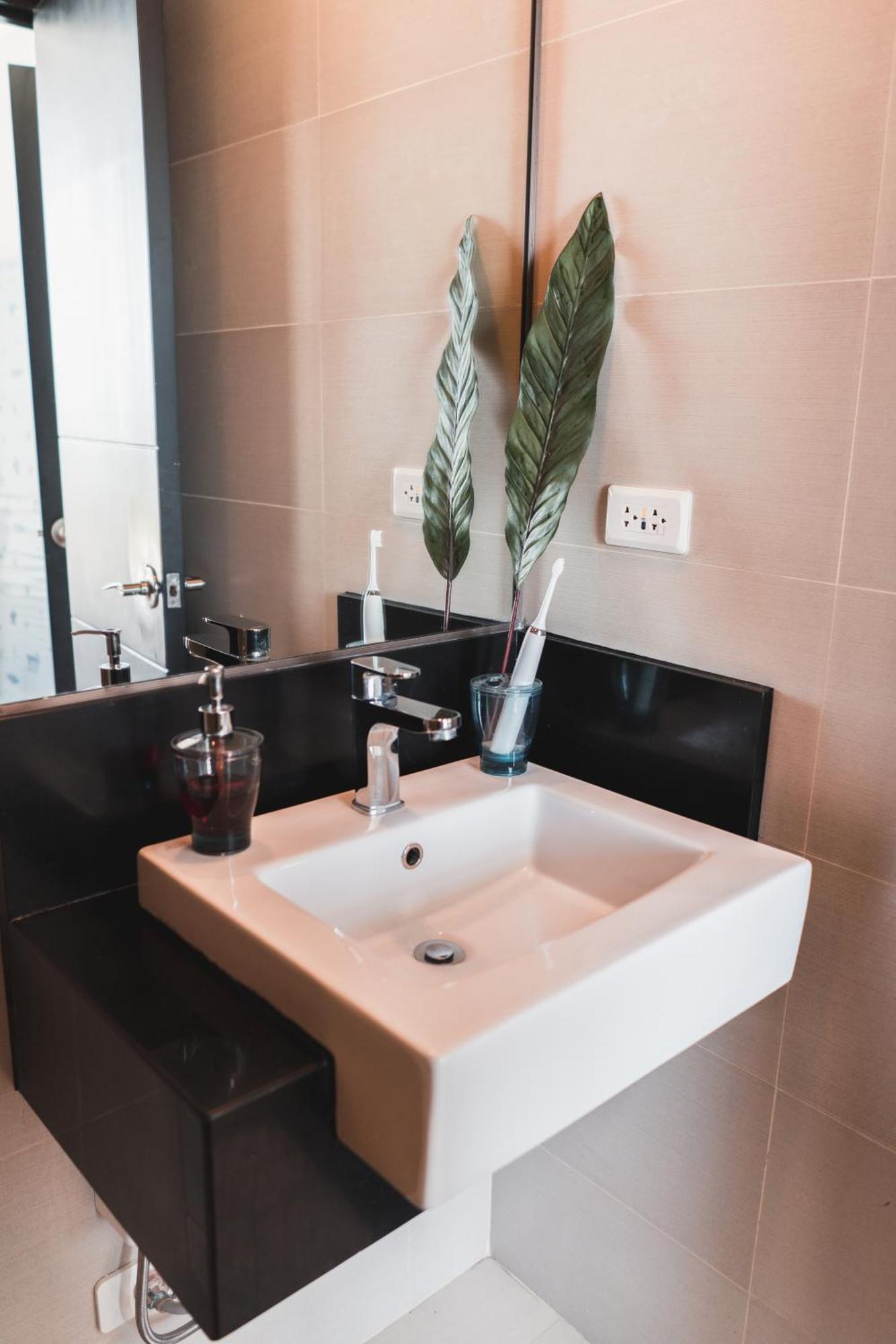 Modern Tropical Luxe Apartment - Boracay Newcoast Yapak Εξωτερικό φωτογραφία